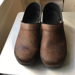 Dansko women’s antique brown-black clog mule